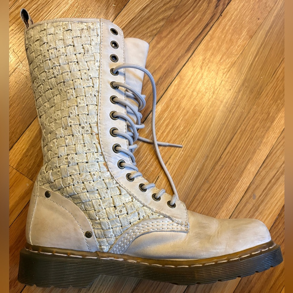 Dr. Martens Women's Mala Lace Up Cream 1914 boots Size 9 - Picture 4 of 9